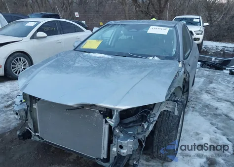 2025 Toyota Camry Le z USA, uszkodzony, nr VIN 4T1DAACK0SU201163